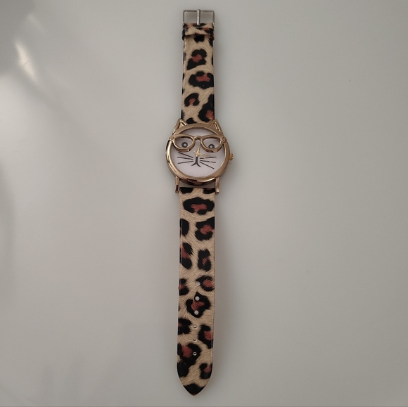 Leopard Print Cat Face Watch with Gold Tone Accents - Picture 3 of 8